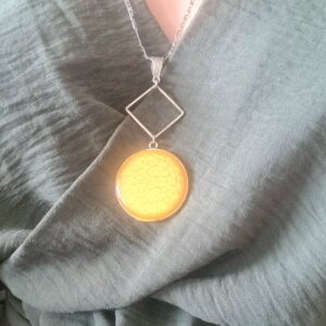 collier rond jaune